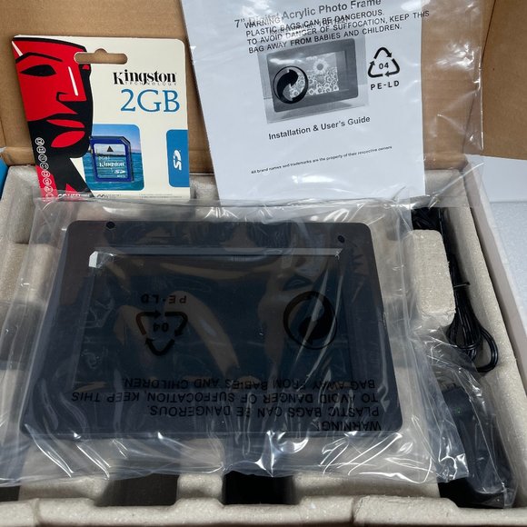 NIB Vuescape 7in Digital Photo Frame - Picture 3 of 3